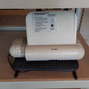 lot 107 image: Commercial Electronic 3-Hole punch ...