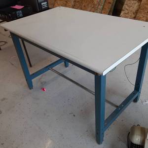 lot 117 image: Heavy Duty Adjustable height Metal ...