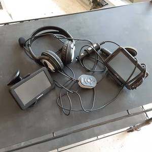 lot 126 image: Garmin nuvi 40 and Mio Sprint 480 U...