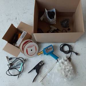 lot 127 image: Box lot containing an Ideal 101plus...