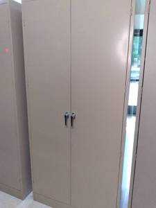 lot 9 image: Tennsco Large Metal Storage Cabinet...
