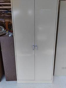 lot 11 image: Tennsco Large Metal Storage Cabinet...