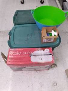lot 47 image: Nesco 18qt. Roaster Oven, 2 Totes w...