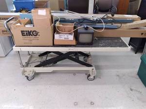 lot 49 image: Scissor Lift Hydraulic Cart On Whee...