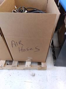 lot 158 image: Full Box 27 x 20 x 21 of Air Hos...
