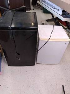 lot 160 image: Kenmore Mini Fridge Model# 461-9847...
