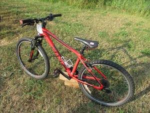 lot 2 image: GIANT ATX