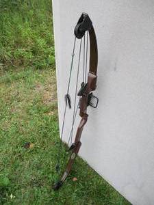 lot 17 image: BEAR ARCHERY BOW