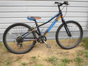 lot 23 image: GIANT XTC JR