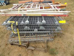 lot 3 image: Scaffolding  Wire Decking