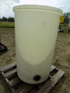 lot 15 image: Poly Tank No Lid