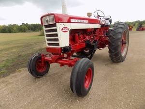 lot 1 image: 1959 Farmall 560