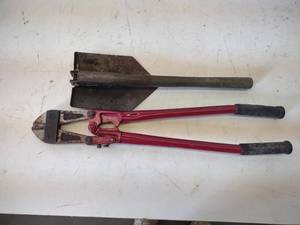 lot 48 image: Bolt Cutters & Folding Shovel...