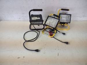 lot 62 image: (3) Work Lights, (2) Work...