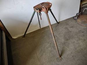 lot 6 image: Ridgid No. 45 Tristand with Pipe Vi...