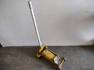 lot 87 image: Floor Jack, Works...