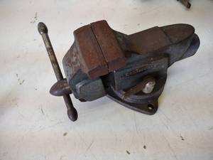 lot 103 image: Craftsman 3 12 Swivel Base Bench ...