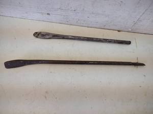 lot 156 image: (2) Tire Bars...
