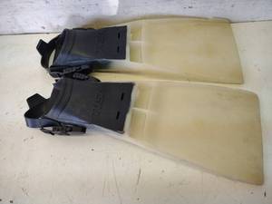 lot 186 image: Tusa Liberator Dive Fins...