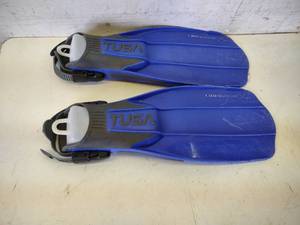 lot 187 image: Tusa Liberator Dive Fins...