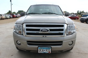 lot 11 image: 2008 Ford Expedition XLT EL 4x4 - One Owner -