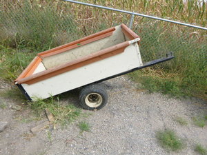 lot 8 image: Agri-Fab Garden Trailer