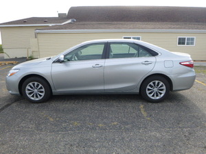 lot 1 image: 2017 Toyota Camry