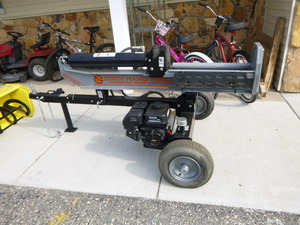 lot 3 image: 2016 Dirty Hand Log Splitter