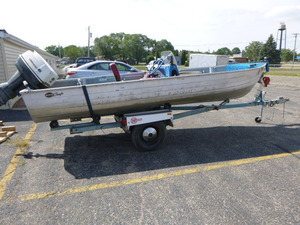 lot 5 image: 1972 Mirro Craft 16 Boat and 1972 EZ Loader Boat Trailer