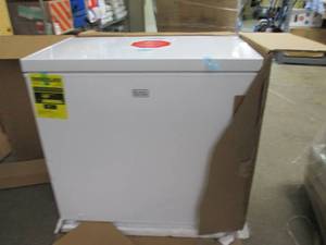 lot 1 image: black and decker 7cuft chest freeze...