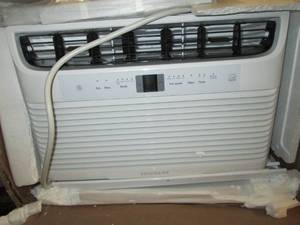 lot 31 image: fridgidaire 8,000 btu air condition...