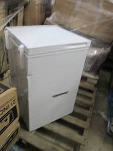 lot 43 image: black and decker 3.5cuft freezer de...