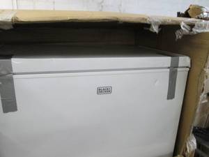 lot 49 image: black and decker 7.0cuft freezer un...