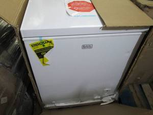 lot 71 image: black and decker 5.1 cuft chest fre...