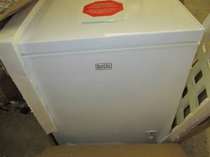 lot 78 image: black and decker 5.1 cuft chest fre...