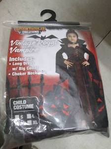 lot 113 image: spooktacular vintage royal vampire ...