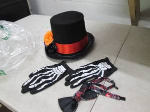 lot 128 image: spooktacular creations halloween da...