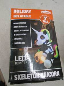 lot 129 image: holiday inflatable 5 foot tall skel...