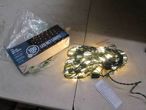 lot 211 image: 100 led net lights powers on open b...