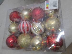 lot 222 image: 24 piece christmas ornaments with 1...