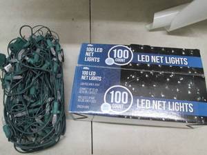 lot 236 image: 100 led net lights powers on open b...