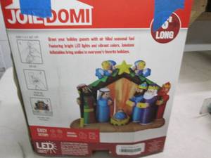 lot 284 image: holiday inflatable 6 foot long nati...