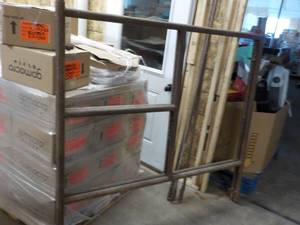 lot 3 image: Iron scaffolding...