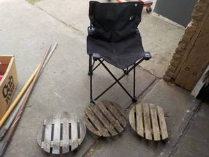 lot 266 image: Outdoor Collapsible Chair and 3 Rol...