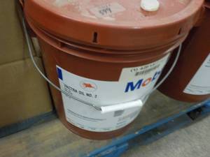 lot 274 image: 5 Gallon Can Mobil Vactra Oil No. 2...