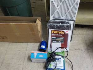lot 202 image: Rear Cargo Bed mat, Fuel Filter, Ex...