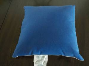 lot 96 image: Room Essentials blue and Pink Pillo...