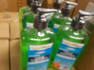 lot 401 image: Case of 6 Handvana 17 oz Bottles Ha...