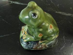 lot 105 image: Talking Ceramic Fun Frog...