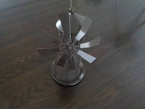 lot 106 image: Metal Windmill Bird Feeder 10 tall...